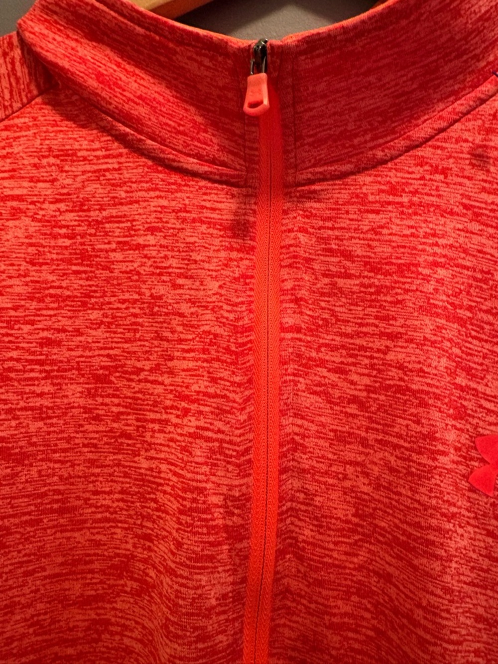 Under Armour Red Heather Quarter-Zip Performance Pullover Heat Gear - Picture 3 of 6